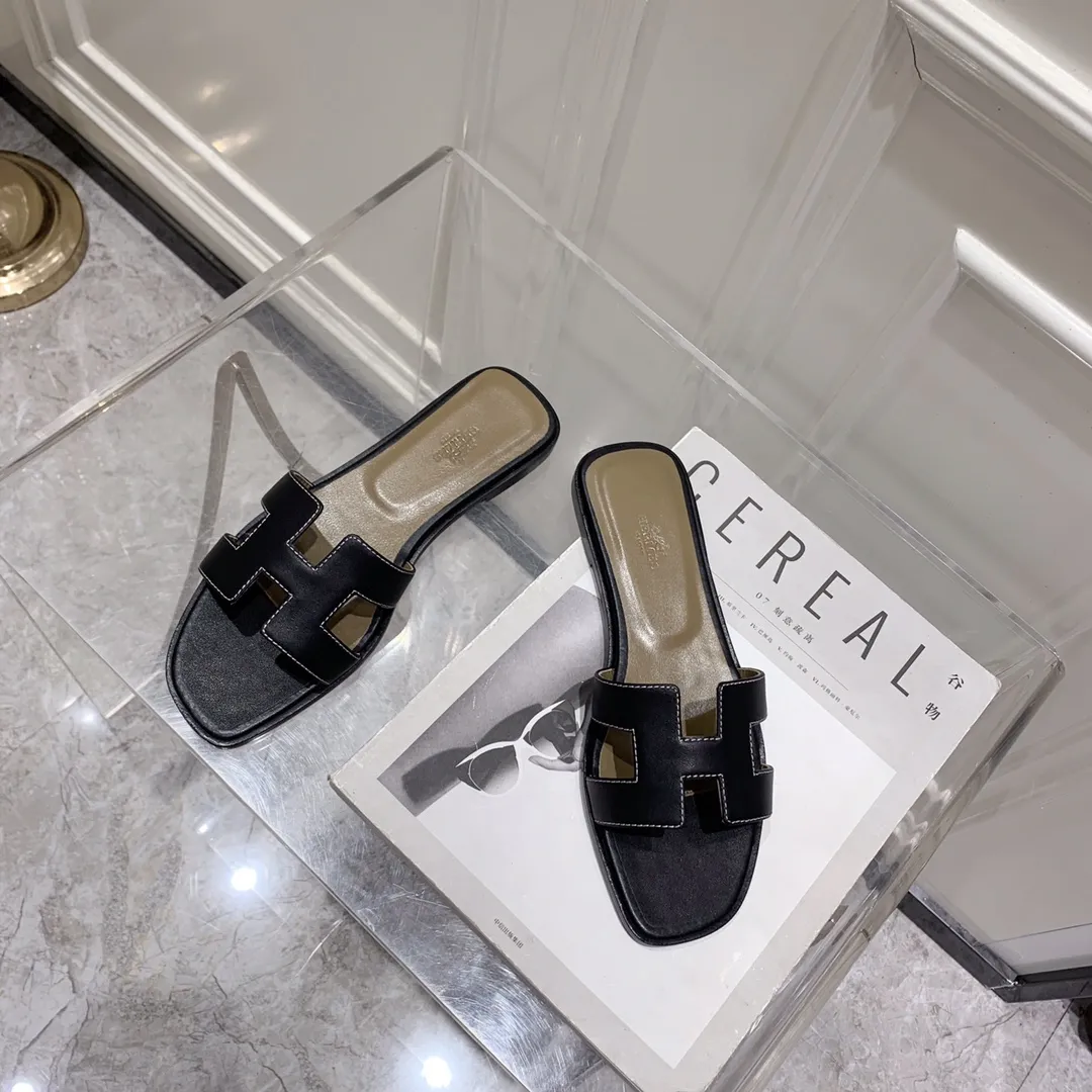 👟👟Ex-factory price 440👟👟 Hermes Hermes H slippers Oasis sandals series——————————Fashionable and versatile Super comfortable Every detail is made to the extreme Original swift calfskin Original 1:1 exclusive private mold upper/original leather outsole ▪️Packaging: Each pair of shoes comes with packaging ▪️SIZE: 35~42 (.40.41.42 customization is non-refundable and non-exchangeable)